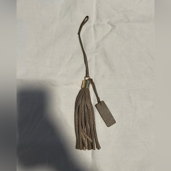 Cuyana leather bag tassel - Picture 2 of 3